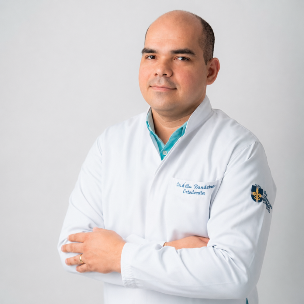 Dr. Átila Bandeira, especialista em Implantodontia, CRO-PA 5325